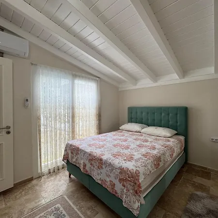 The Blue Mansion - Charming Family In Кешме